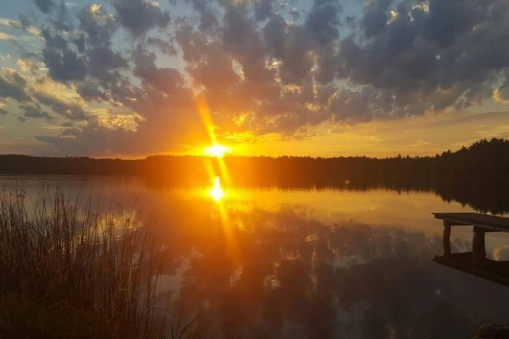 Bungalow Direkt Am See, Mit Eigenem Boot رودنغ المظهر الخارجي الصورة